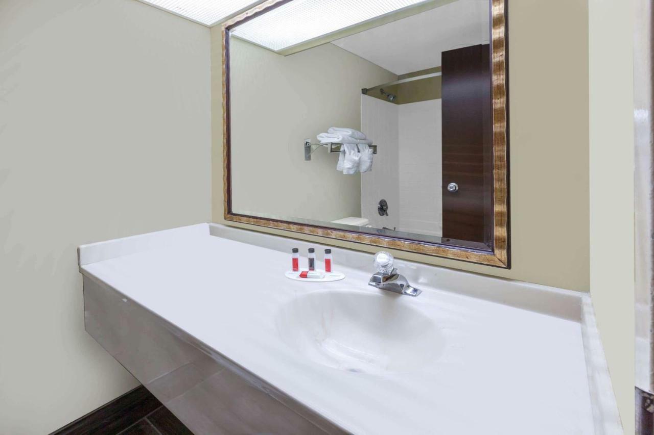 Days Inn By Wyndham Milan Sandusky South Ngoại thất bức ảnh
